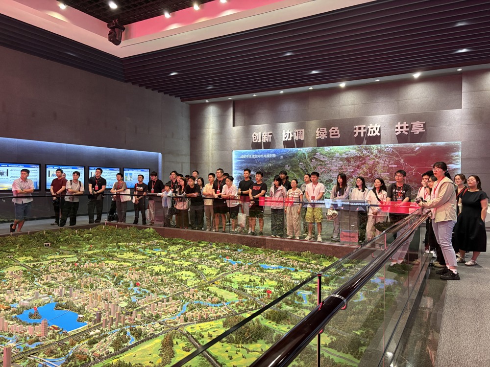 参观天府新区规划厅
