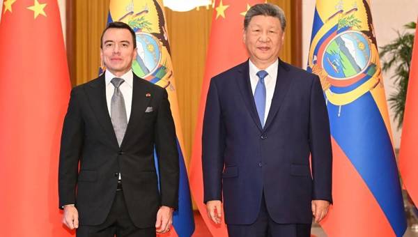 习近平同厄瓜多尔总统诺沃亚会谈