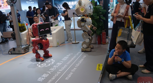 世界机器人大会启幕 四川机器人组团展现硬核实力