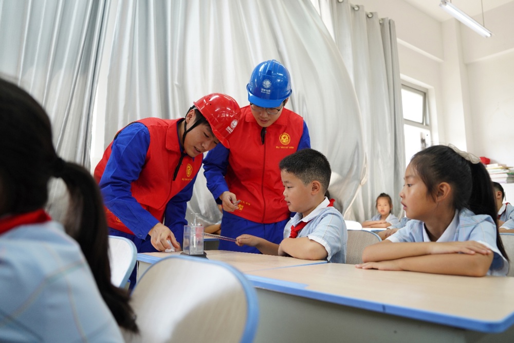 走进仁寿县文缜小学，讲授电力安全课（苟华彬&nbsp;摄）