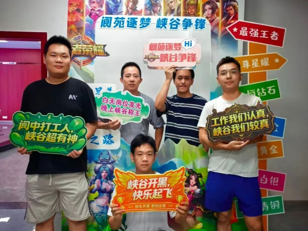 图为获奖选手留影