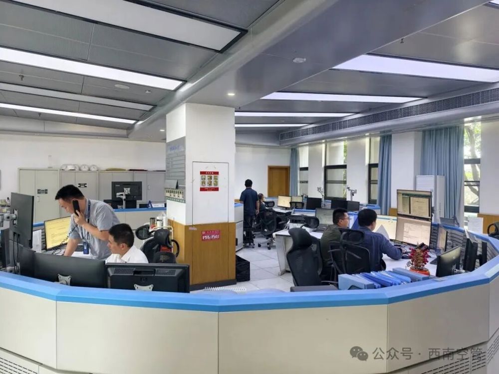 飞服中心情报员严格审核发布航行通告 &nbsp;郭竹摄