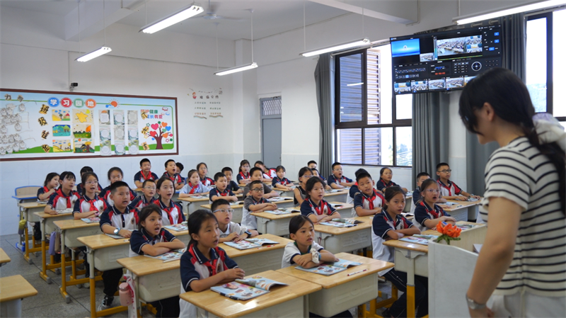 金宝小学教师朱娟借助智能研修平台开展课堂教学