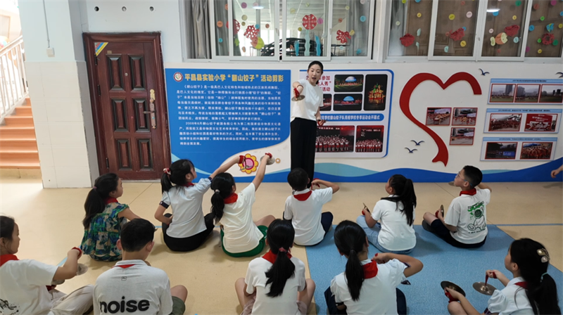 平昌县实验小学翻山饺子社团课