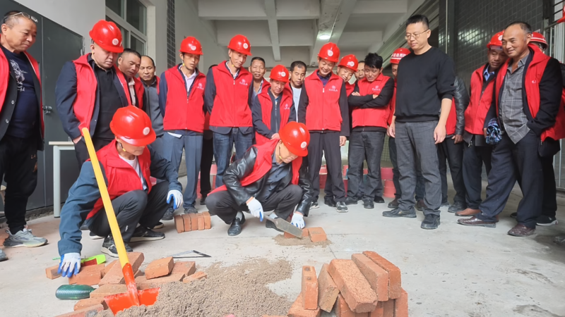 学员进行实操训练