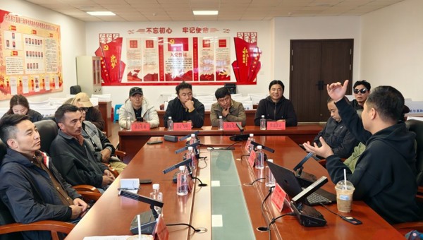 “薪火长征路 共筑国防魂”主题影像采风活动走进红原、若尔盖