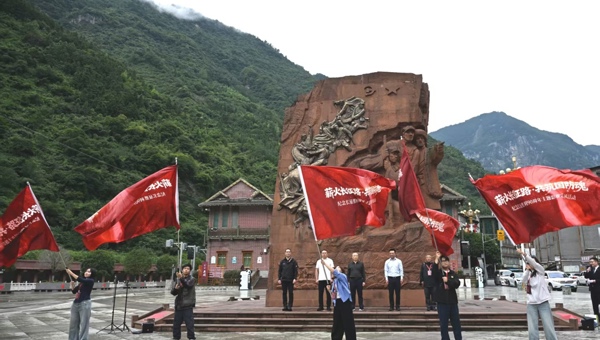  “薪火长征路 共筑国防魂”主题影像采风活动掠影 