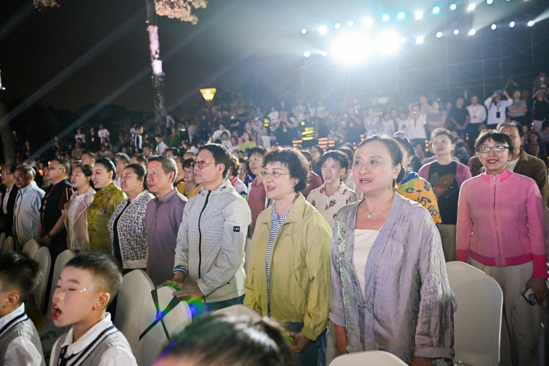 众人齐诵东坡诗词