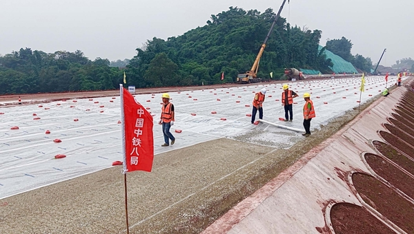 自永高速公路全面进入路面工程施工阶段