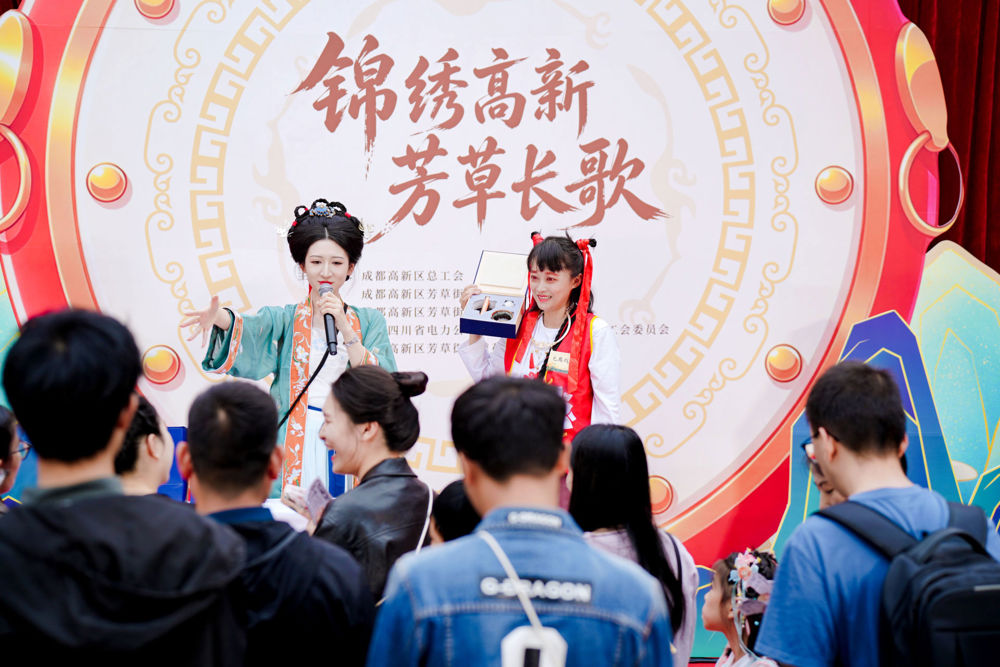 沉浸式国潮游园会